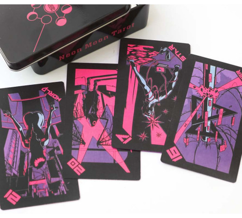 Карти Таро Неонового Місяця Neon Moon Tarot